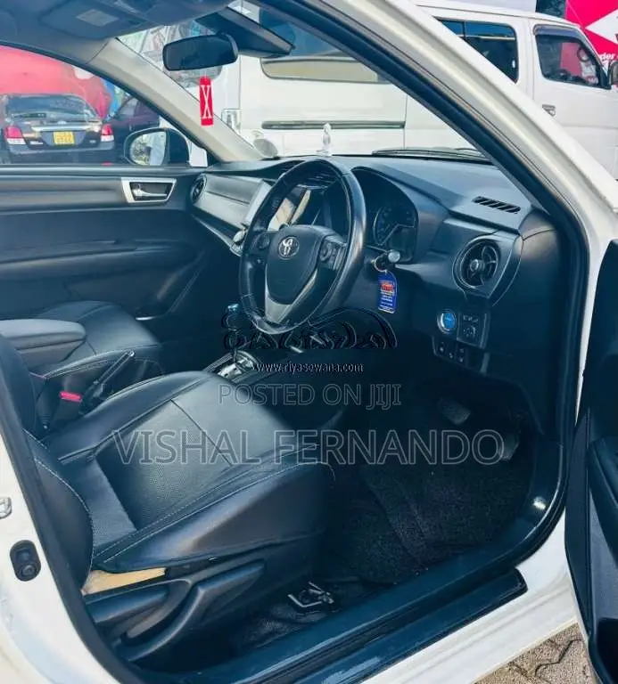 Toyota Axio G Grade 2016 Car (Used)