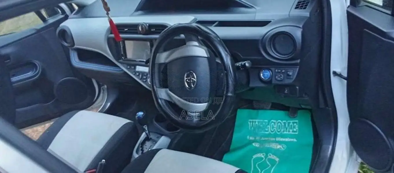 Toyota Aqua 2014 Car (Used)