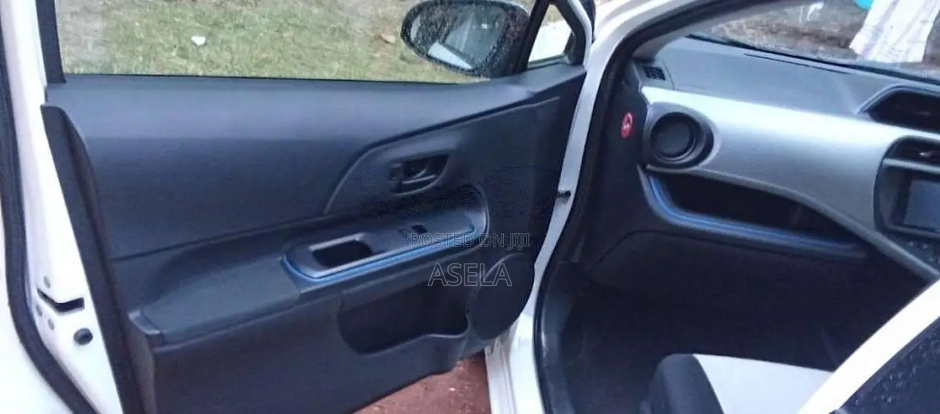 Toyota Aqua 2014 Car (Used)