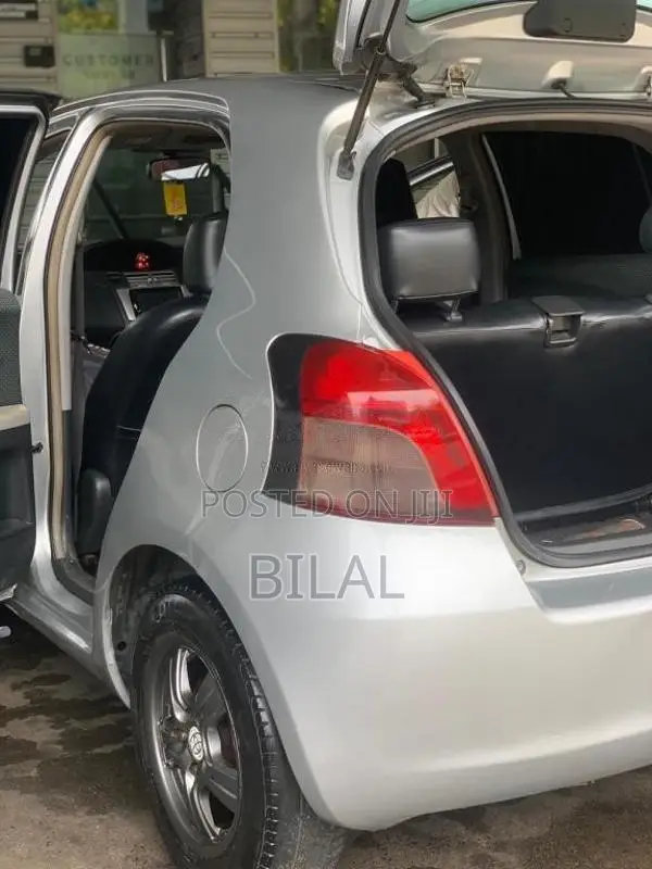 Toyota Vitz 2007 Car (Used)