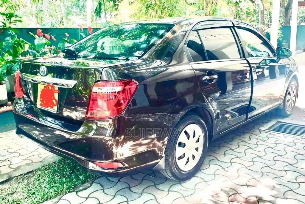 Toyota Axio 2015 Car (Used)