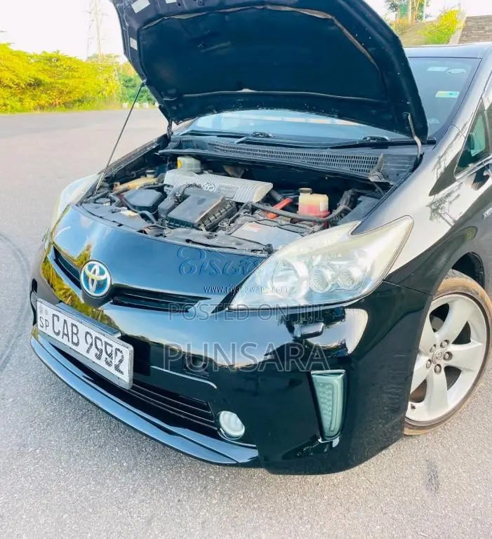 Toyota Prius S Touring 2014 Car (Used)