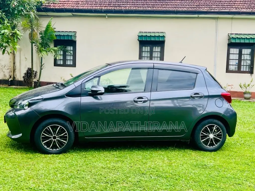 Toyota Vitz 2015 Car (Used)