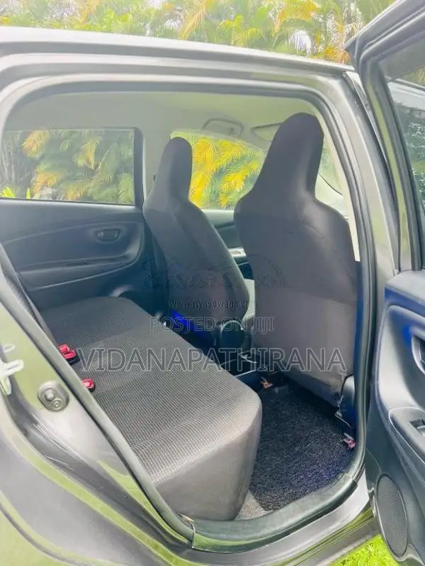 Toyota Vitz 2015 Car (Used)
