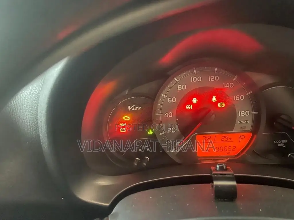Toyota Vitz 2015 Car (Used)