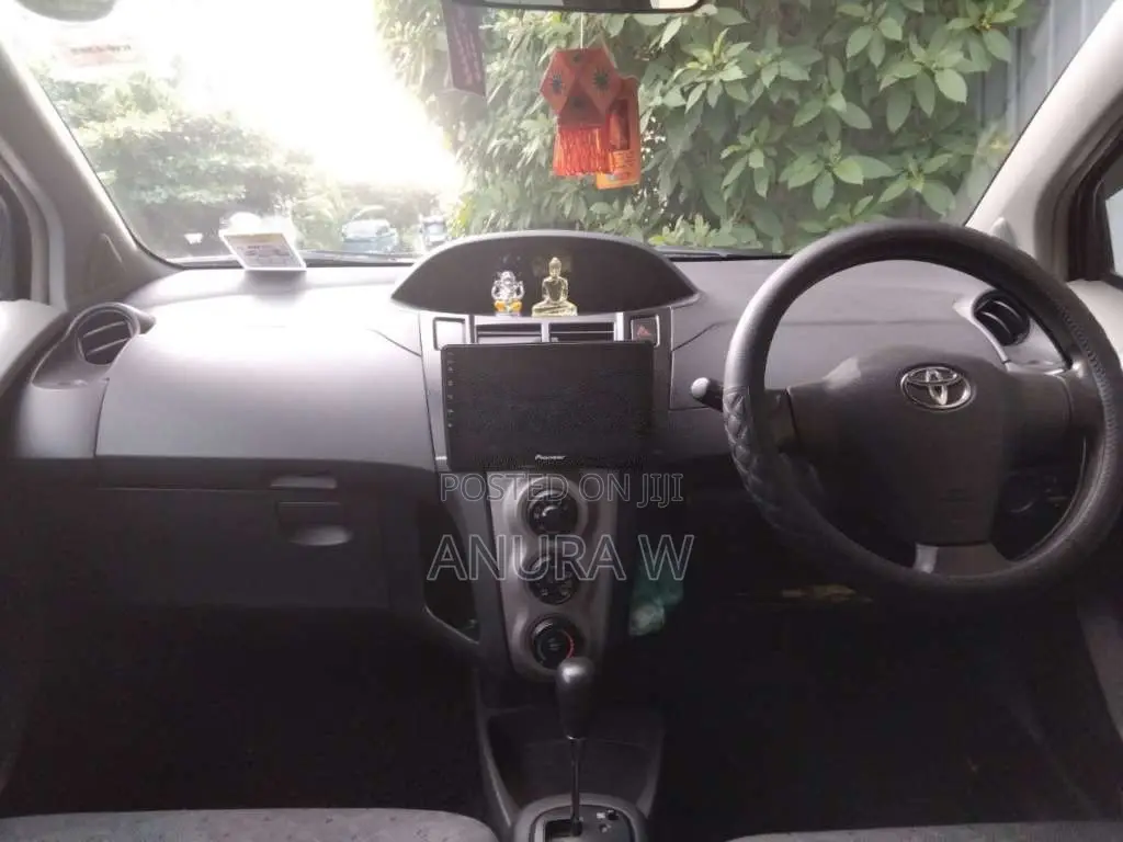 Toyota Vitz 2010 Car (Used)