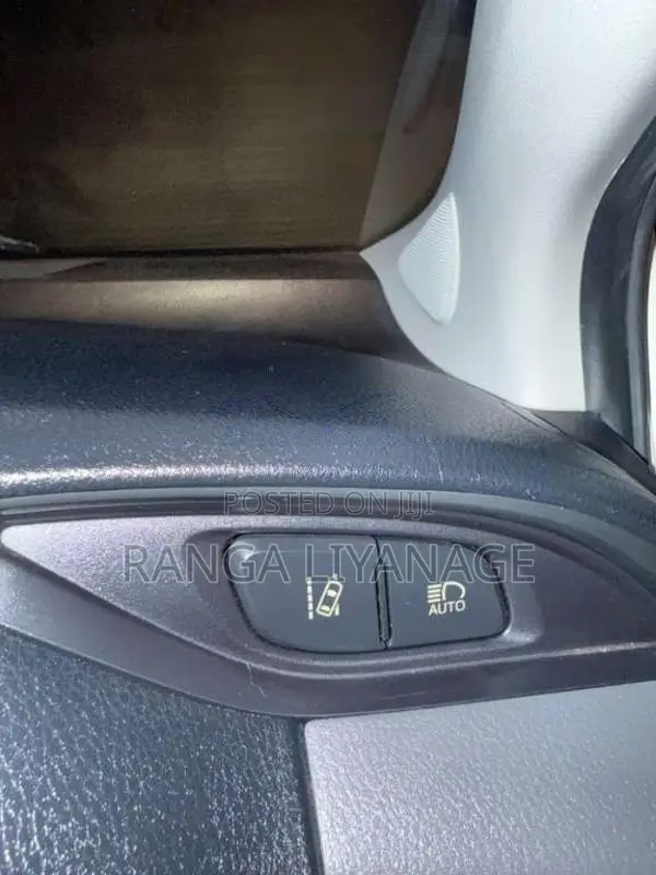 Toyota Vitz Safety 2016 Car (Used)