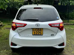 Toyota Vitz 2018 Car (Used)
