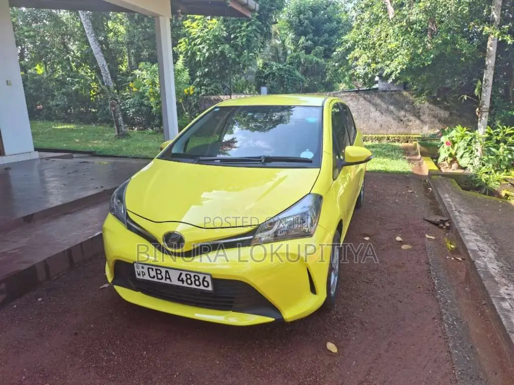 Toyota Vitz 2015 Car (Used)