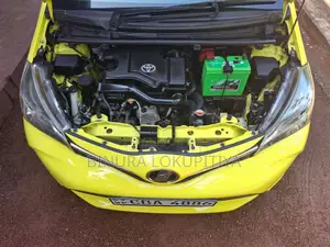 Toyota Vitz 2015 Car (Used)