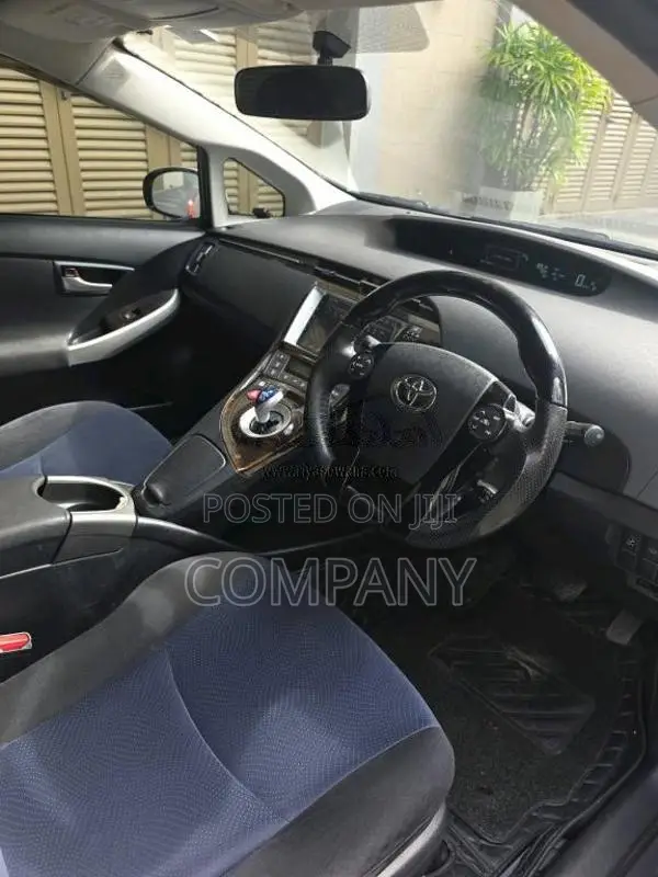 Toyota Prius 2014 Car (Used)