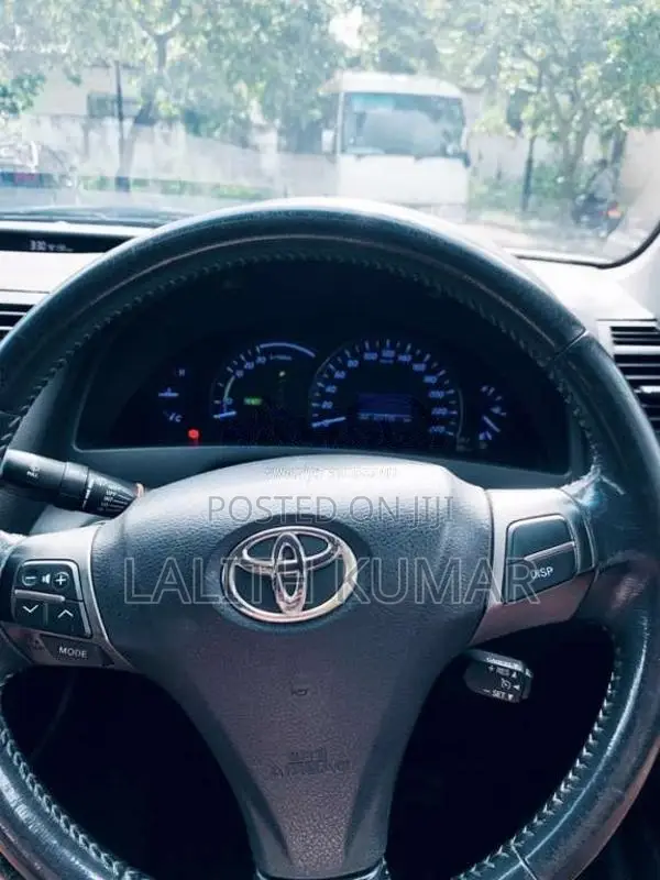 Toyota Camry Hybrid 2011 Car (Used)