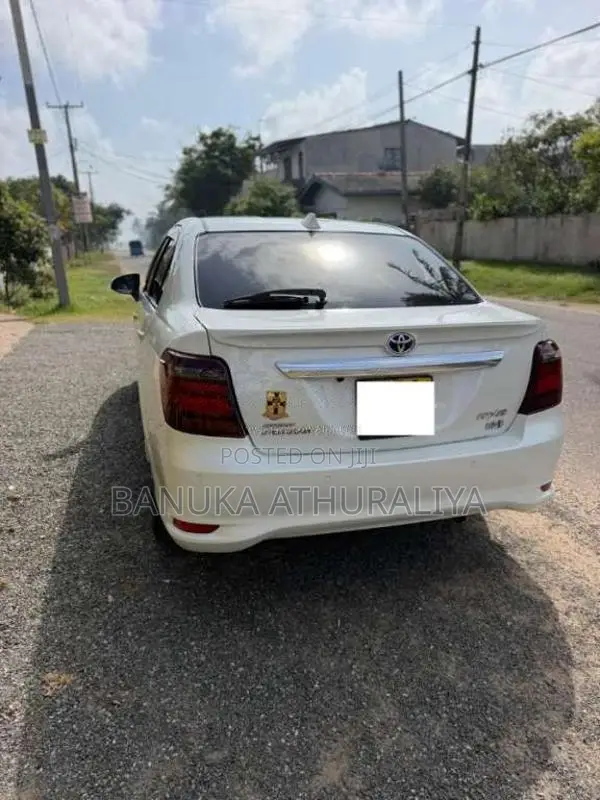 Toyota Axio 2018 Car (Used)