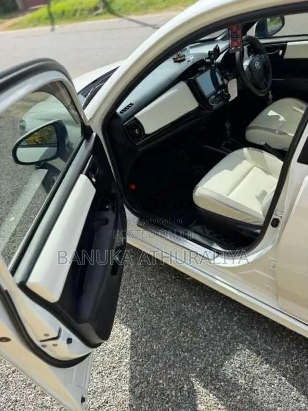 Toyota Axio 2018 Car (Used)