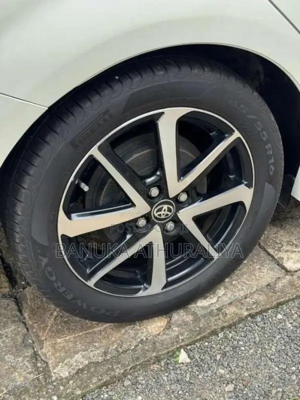 Toyota Axio 2018 Car (Used)