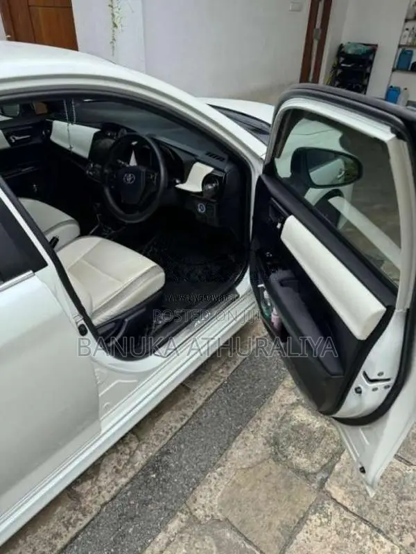 Toyota Axio 2018 Car (Used)