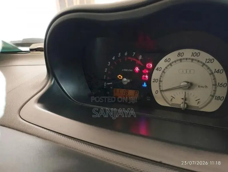Toyota IST 2003 Car (Used)