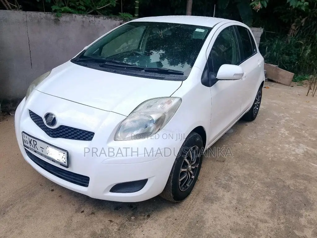 Toyota Vitz 2008 Car (Used)