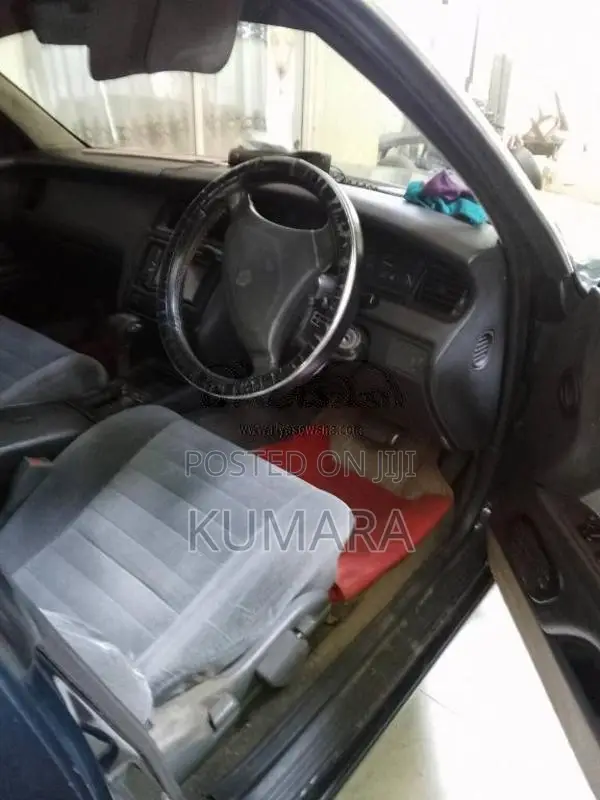 Toyota Crown LS141 2003 Car (Used)