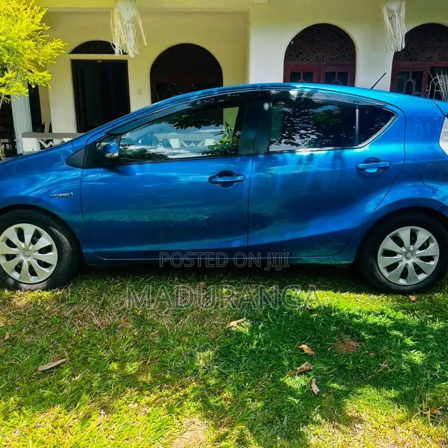 Toyota Aqua 2012 Car (Used)