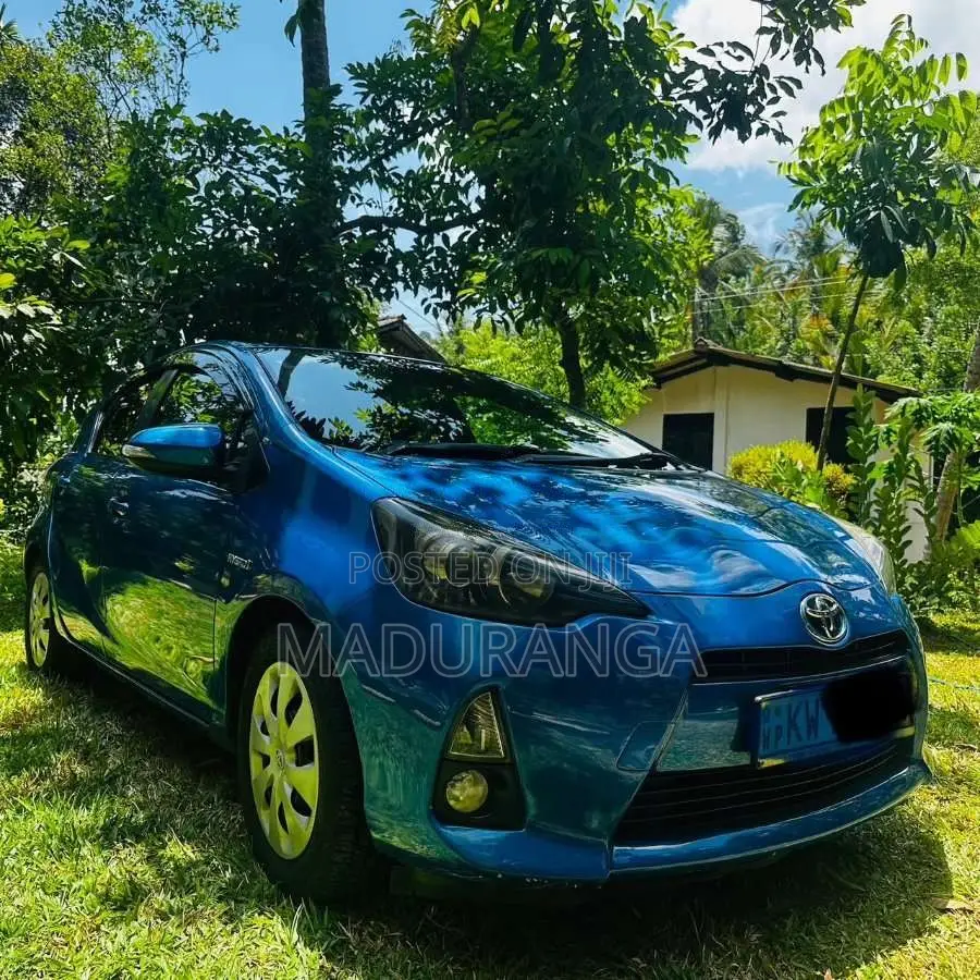 Toyota Aqua 2012 Car (Used)