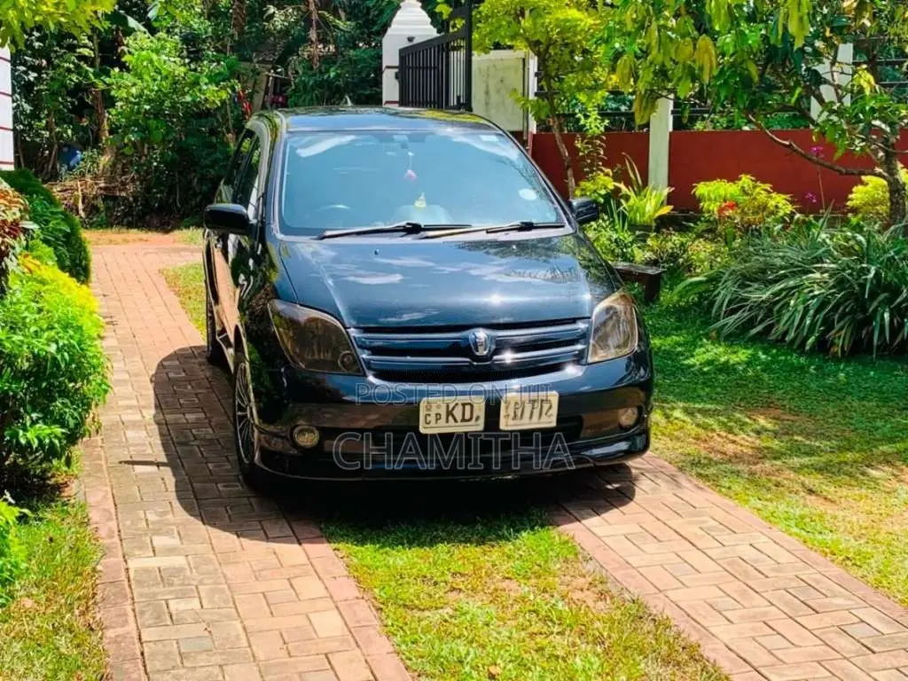 Toyota IST 2002 Car (Used)