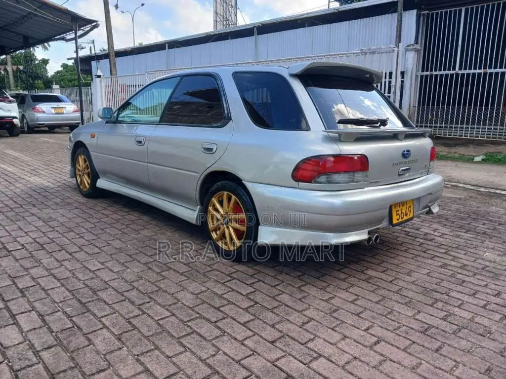 Subaru Impreza 2000 Car (Used)