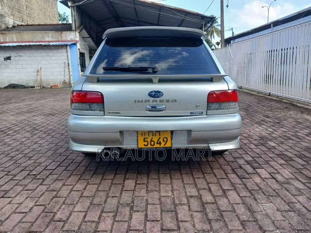 Subaru Impreza 2000 Car (Used)