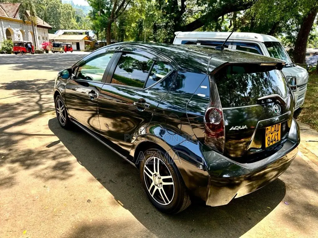 Toyota Aqua 2013 Car (Used)