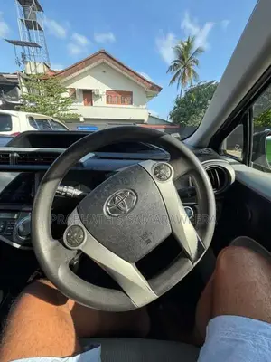 Toyota Aqua 2012 Car (Used)