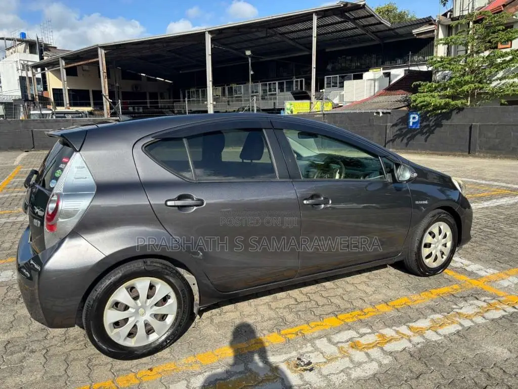 Toyota Aqua 2012 Car (Used)