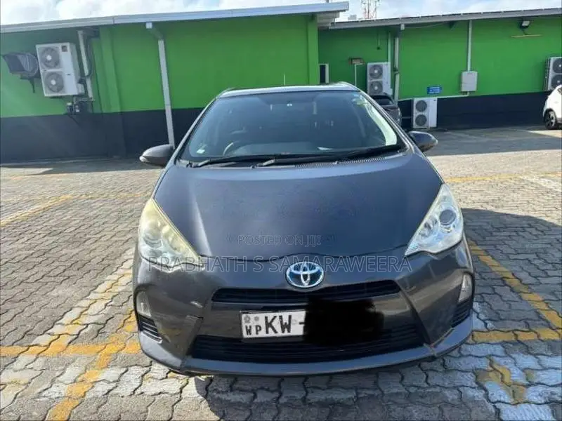 Toyota Aqua 2012 Car (Used)