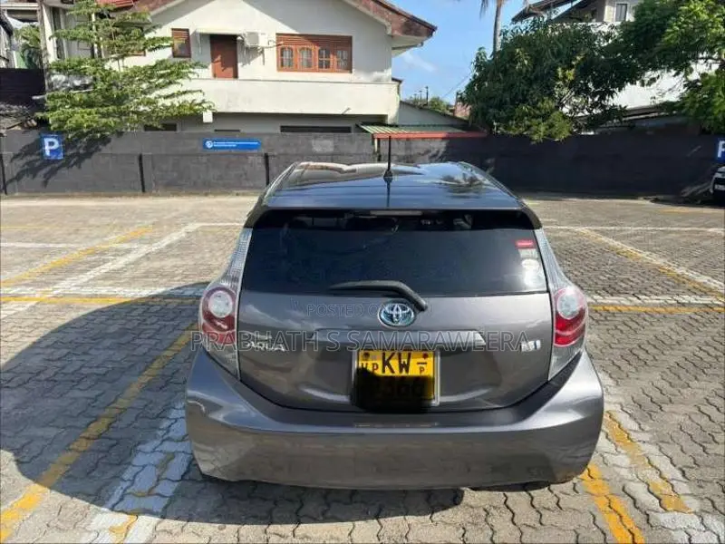 Toyota Aqua 2012 Car (Used)