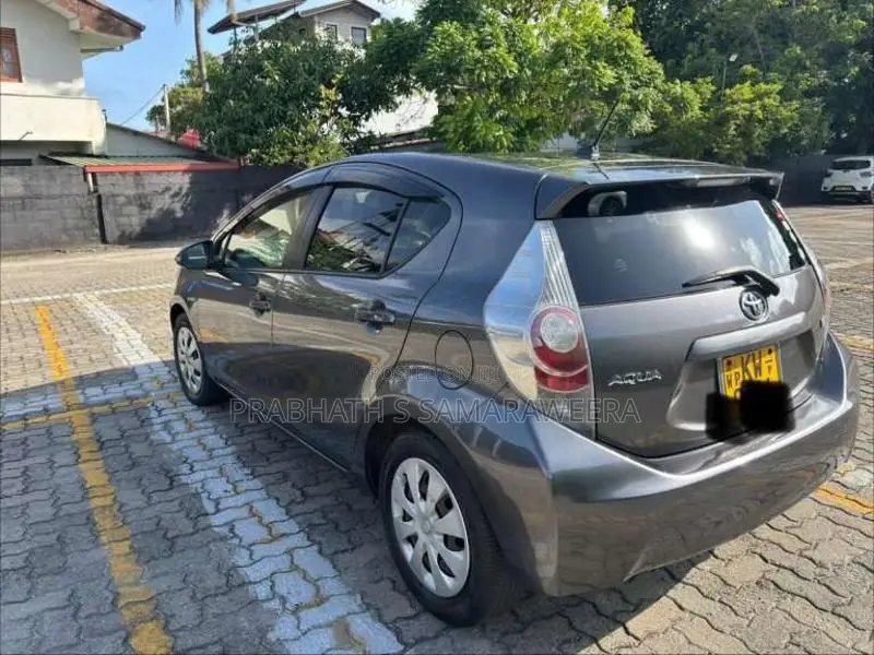Toyota Aqua 2012 Car (Used)