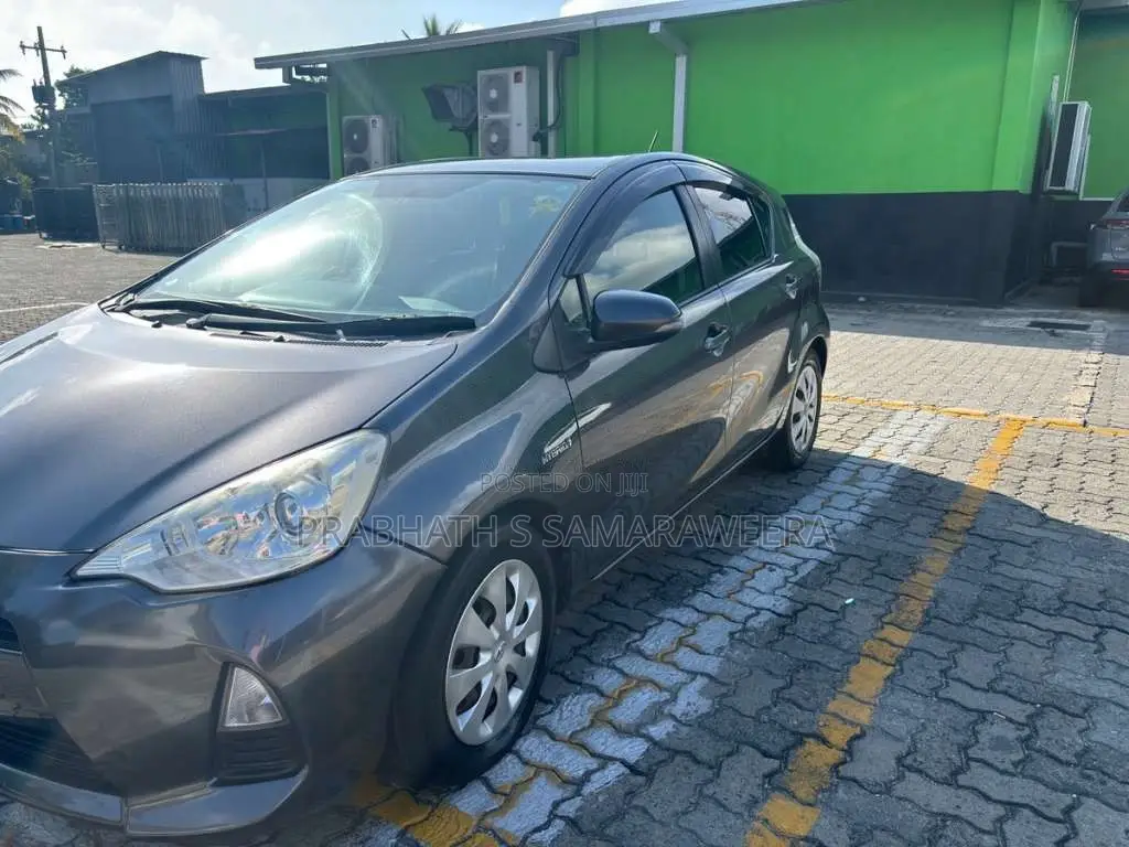 Toyota Aqua 2012 Car (Used)
