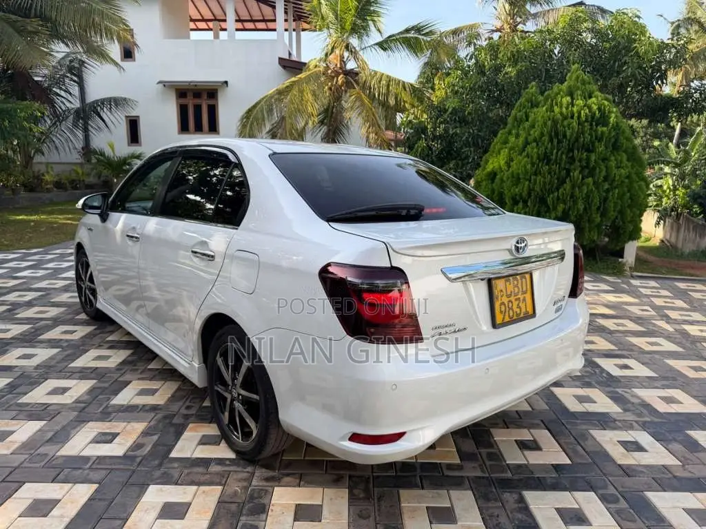 Toyota Axio 2018 Car (Used)