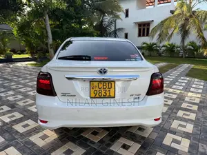 Toyota Axio 2018 Car (Used)
