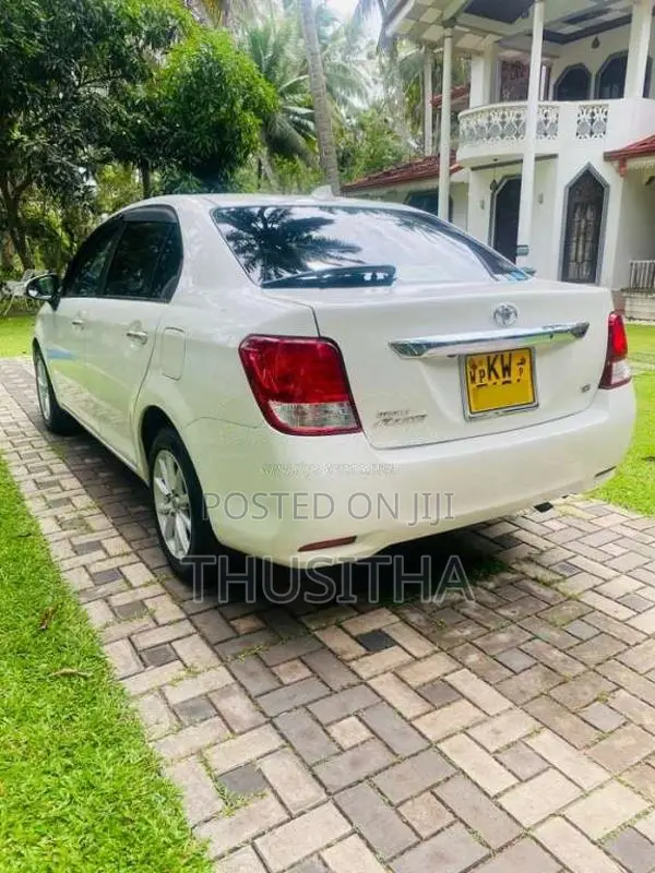Toyota Axio 2013 Car (Used)