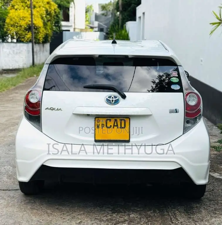 Toyota Aqua 2013 Car (Used)