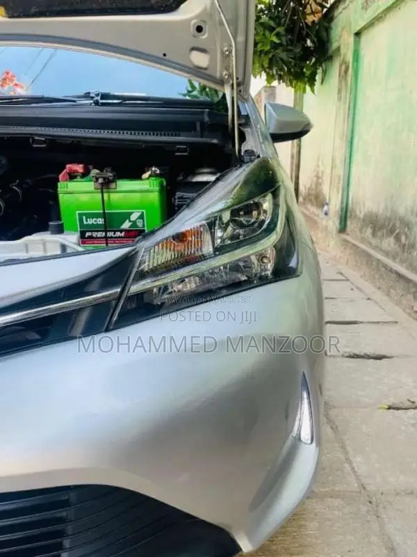 Toyota Vitz 2017 Car (Used)