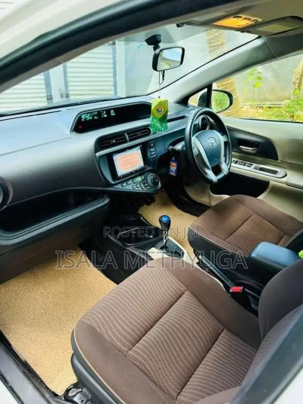 Toyota Aqua 2013 Car (Used)