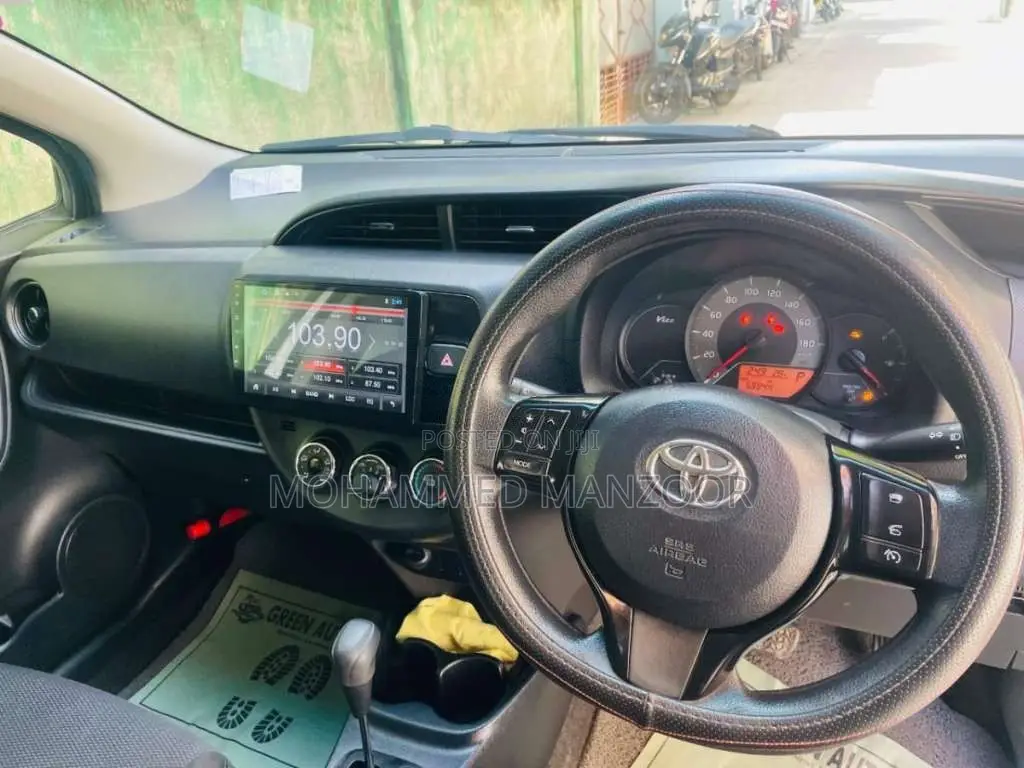 Toyota Vitz 2017 Car (Used)
