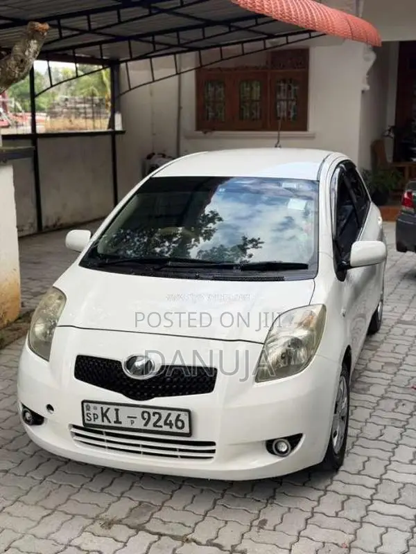 Toyota Vitz 2007 Car (Used)