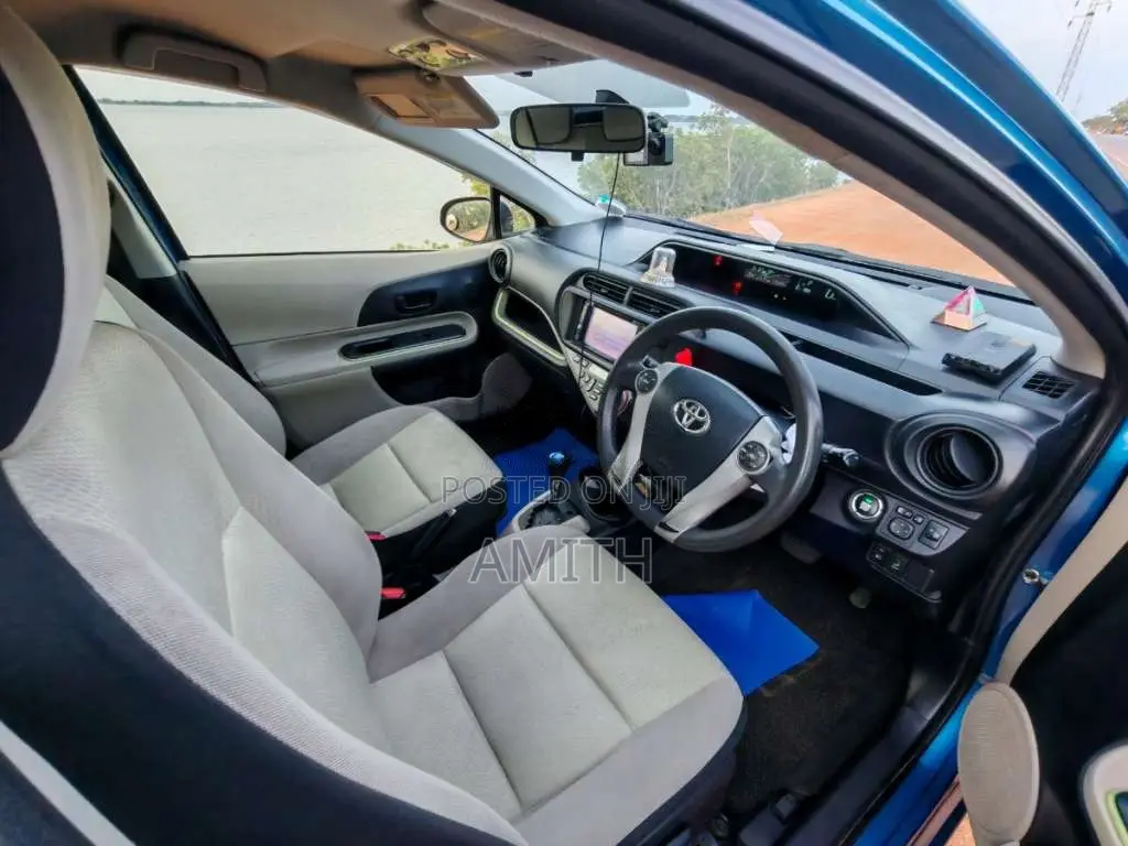 Toyota Aqua 2014 Car (Used)