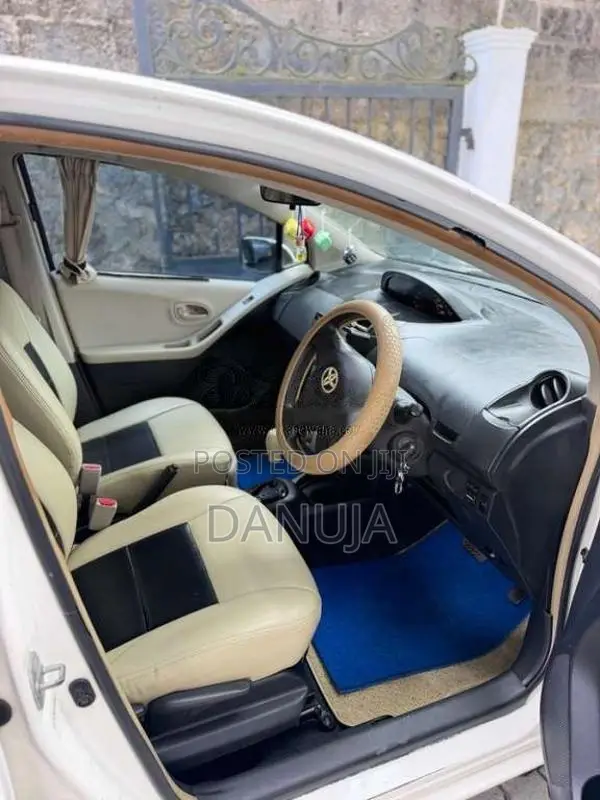 Toyota Vitz 2007 Car (Used)
