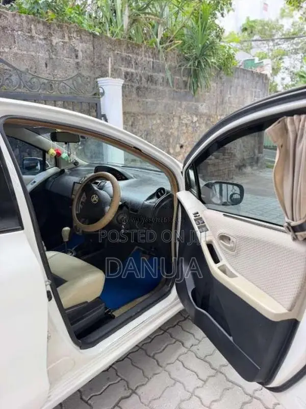 Toyota Vitz 2007 Car (Used)