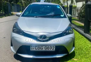 Toyota Vitz 2016 Car (Used)