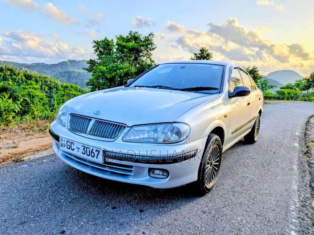 Nissan N16 2000 Car (Used)