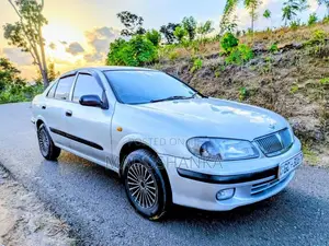 Nissan N16 2000 Car (Used)