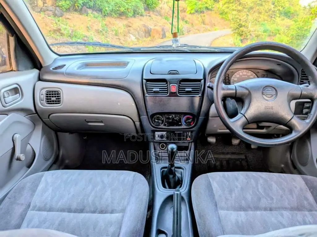 Nissan N16 2000 Car (Used)